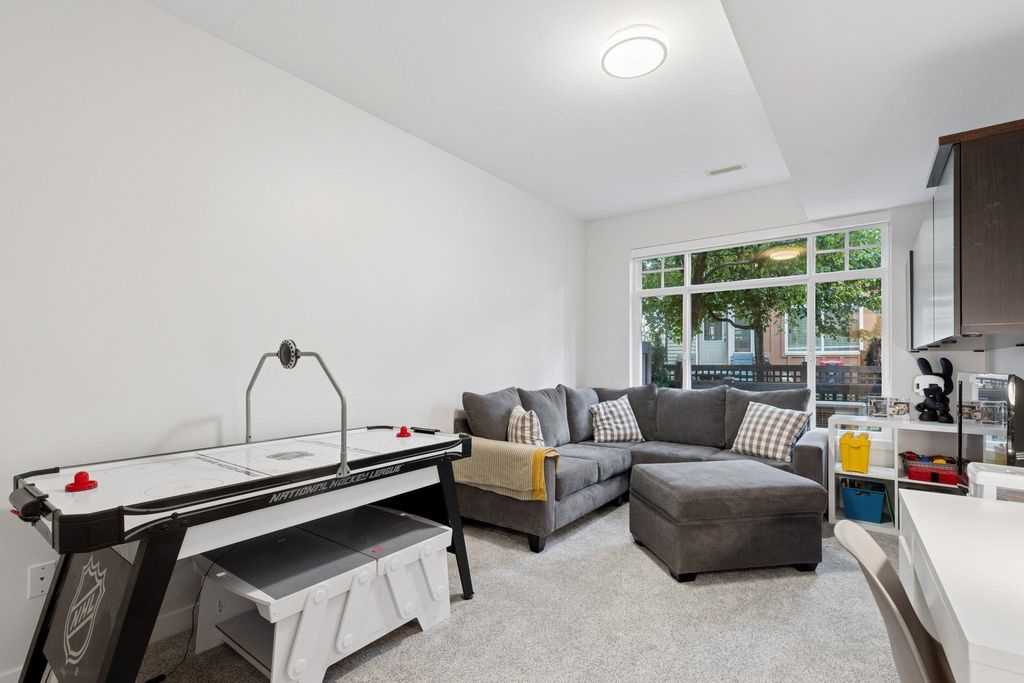 listing image 1104439277766917127