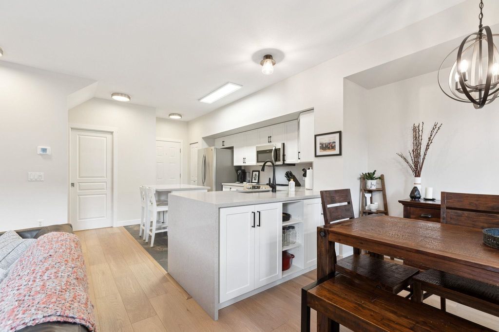 listing image 1102294799014025585