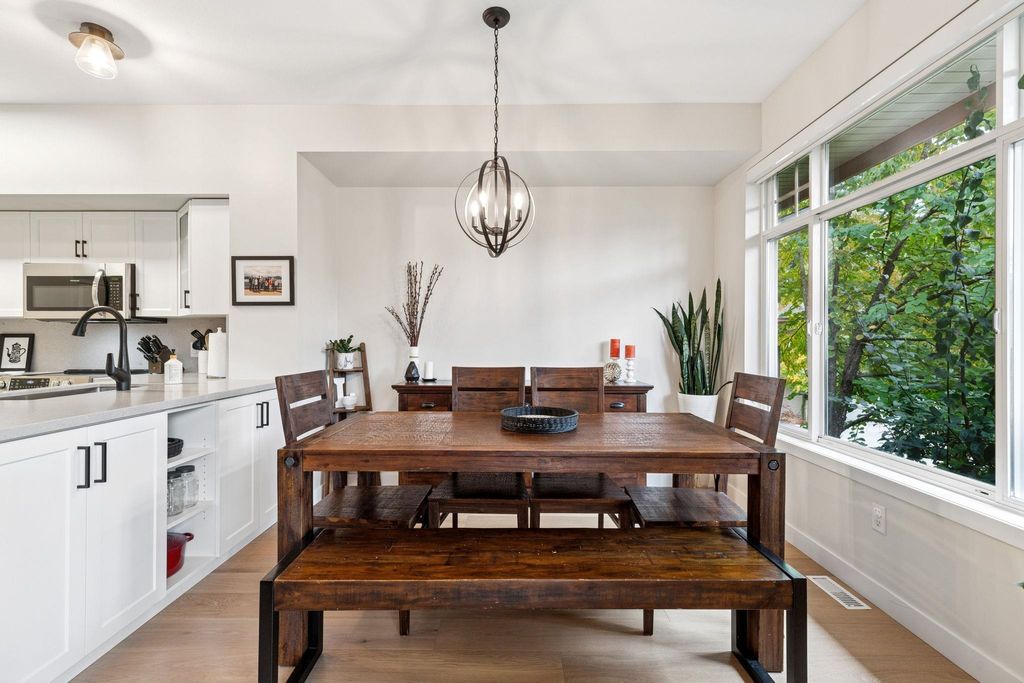 listing image 1103605389905732682