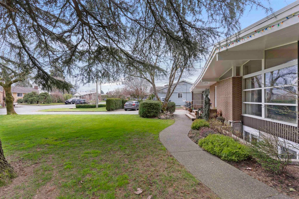Photo of 46589 Riverside Drive, Chilliwack, BC V2P 3M1 (MLS # R3178065)
