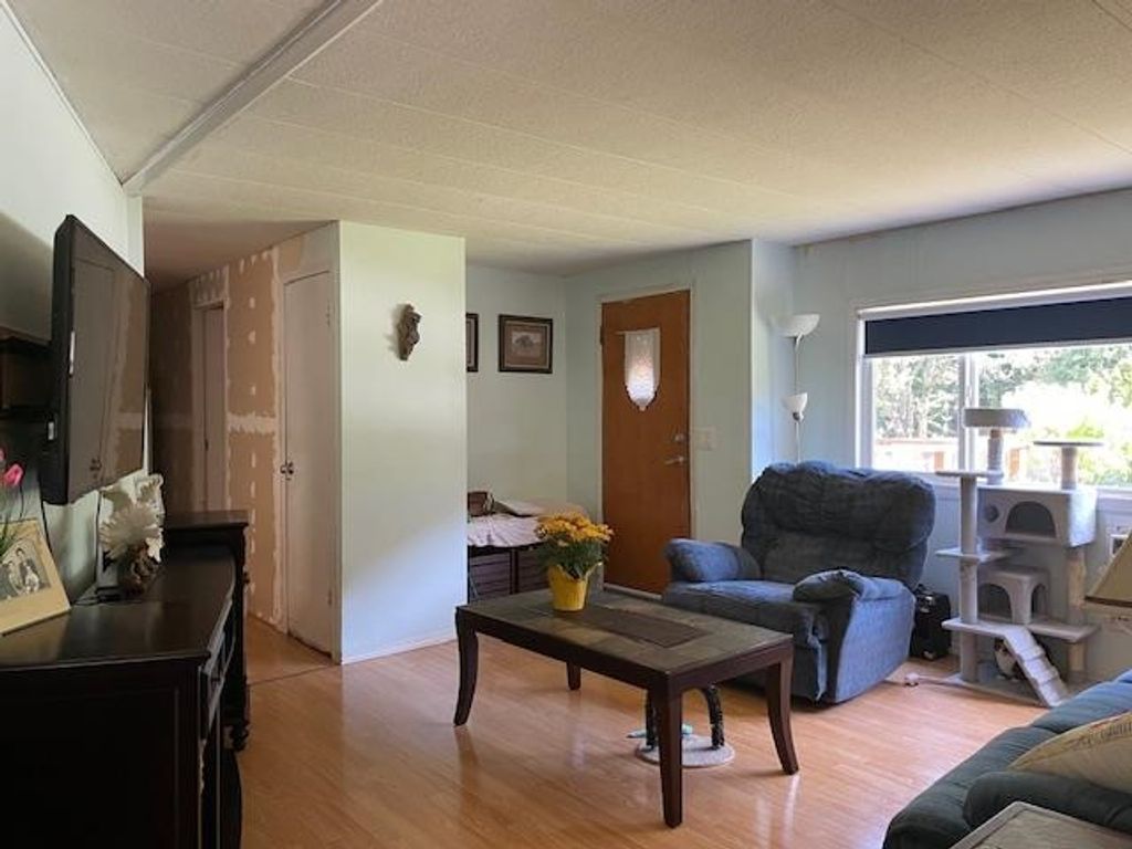 listing image 1104860481067300850