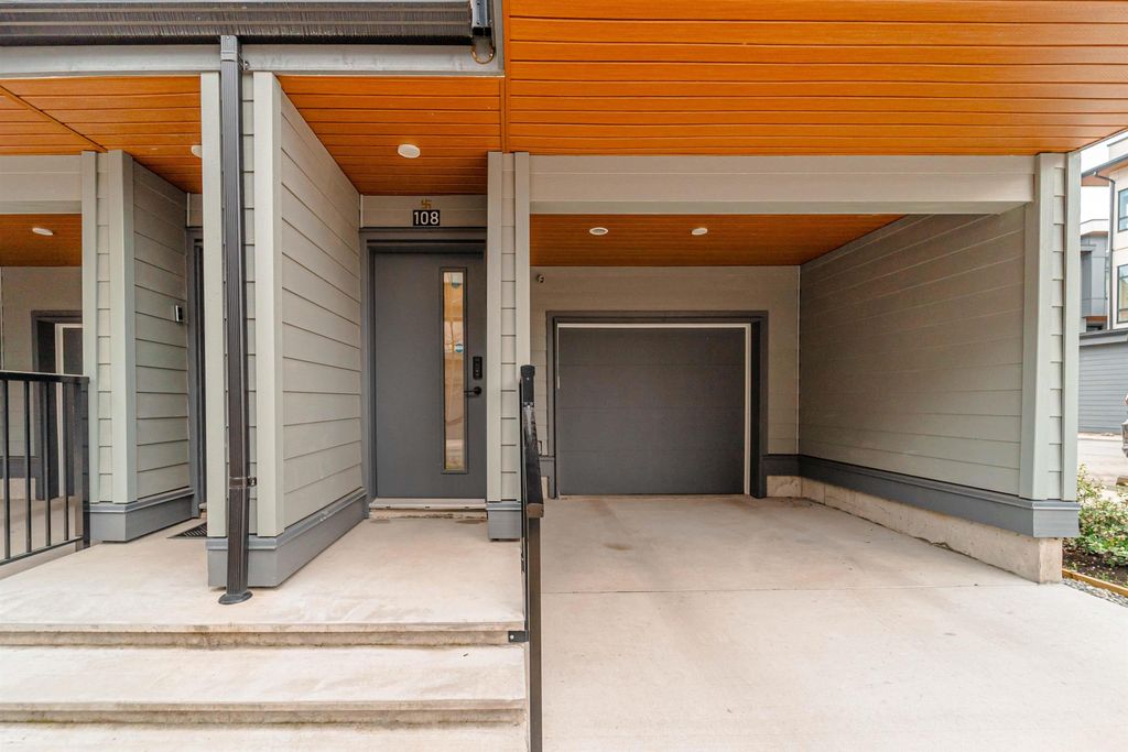 Photo of 30530 Cardinal Avenue #108, Abbotsford, BC N0N 0N0 (MLS # R3111229)