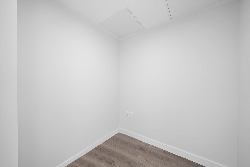 listing image 1106913053952651992
