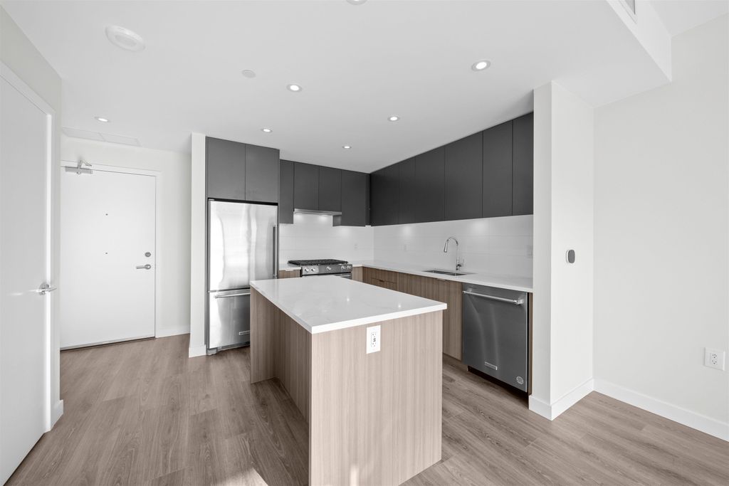 listing image 1101555133491907072
