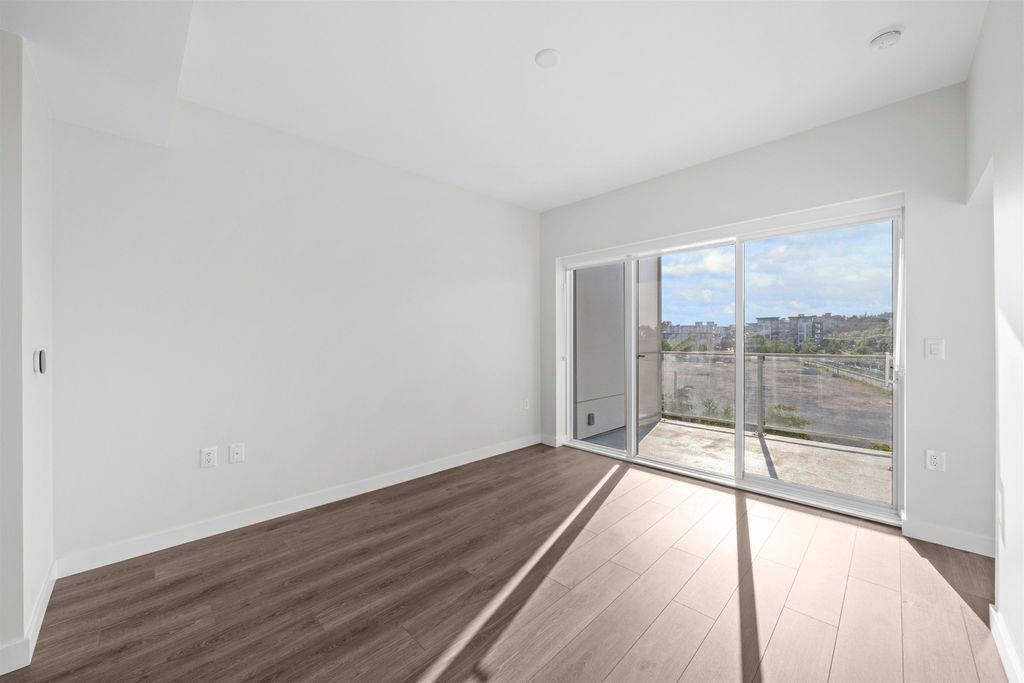 listing image 1106076247721206973