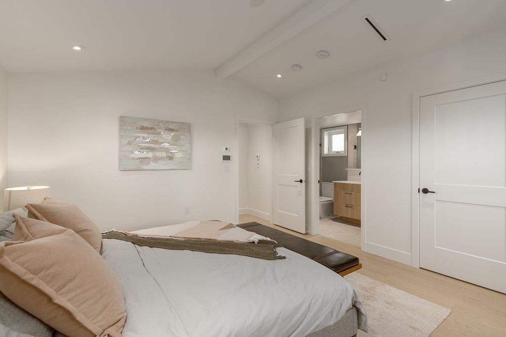 listing image 1105668851368400953