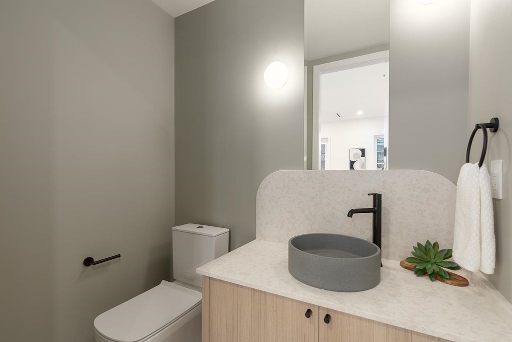 listing image 1106426950698942268