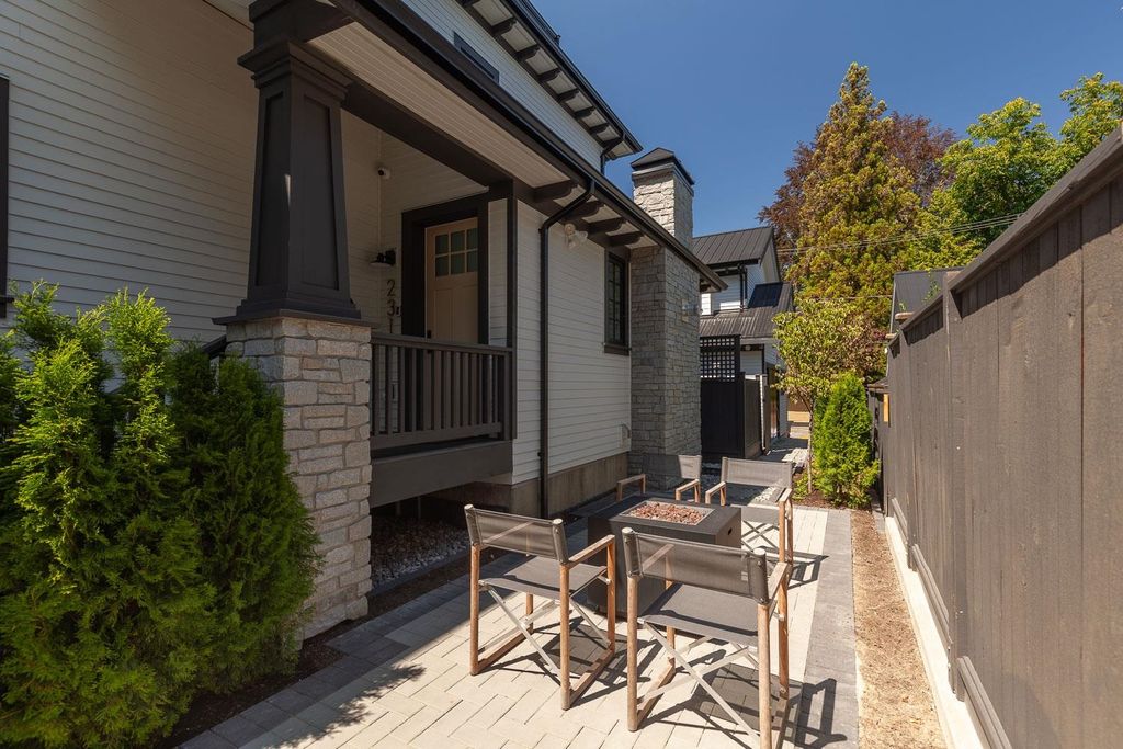 listing image 1103380863552302077