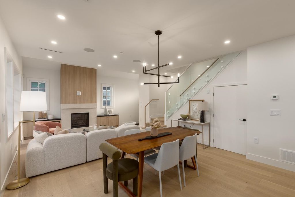listing image 1100680888502324244