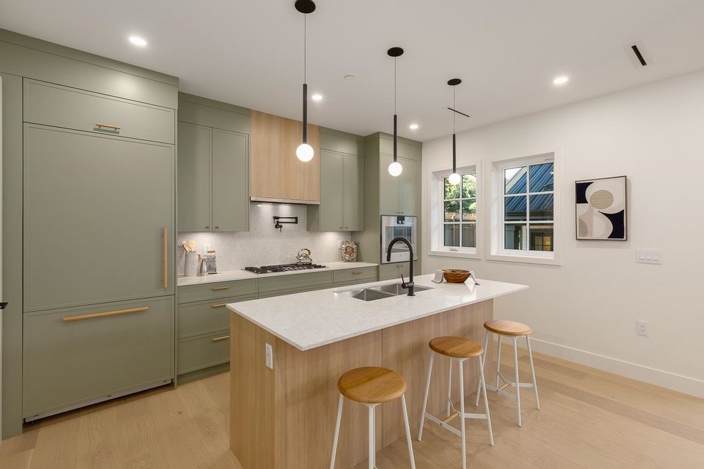 listing image 1102046787410421638