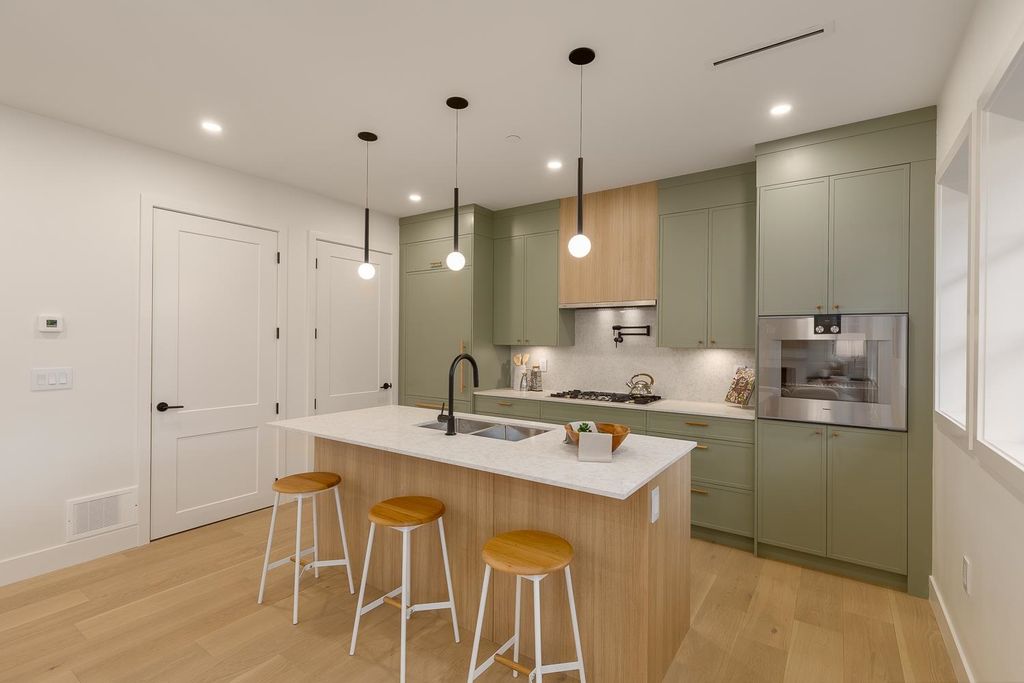 listing image 1103327900626103697