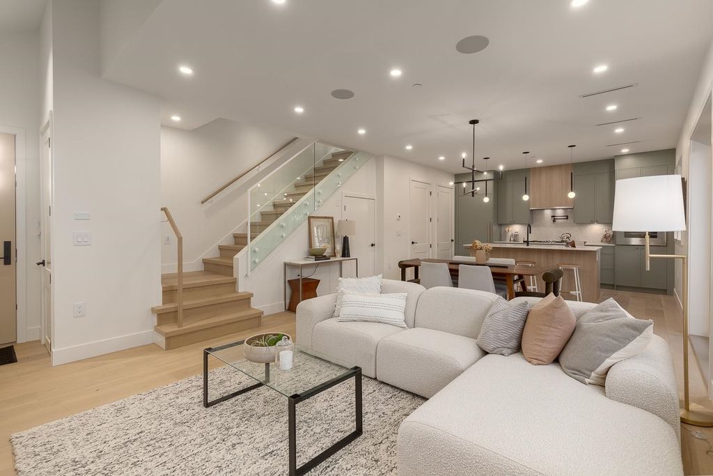 listing image 1104125796341363757