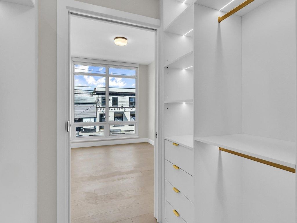 listing image 1109949629356737165