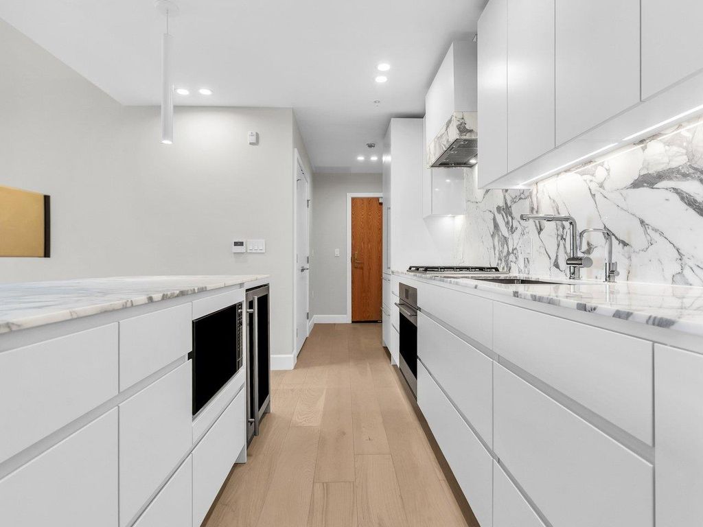 listing image 1103581574135658096