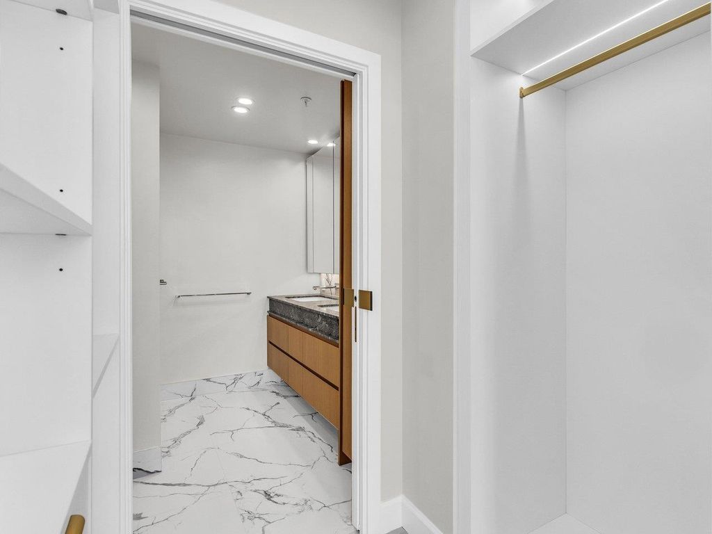listing image 1103411313943455884