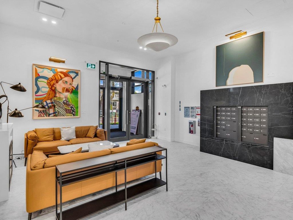 listing image 1103079406060763394