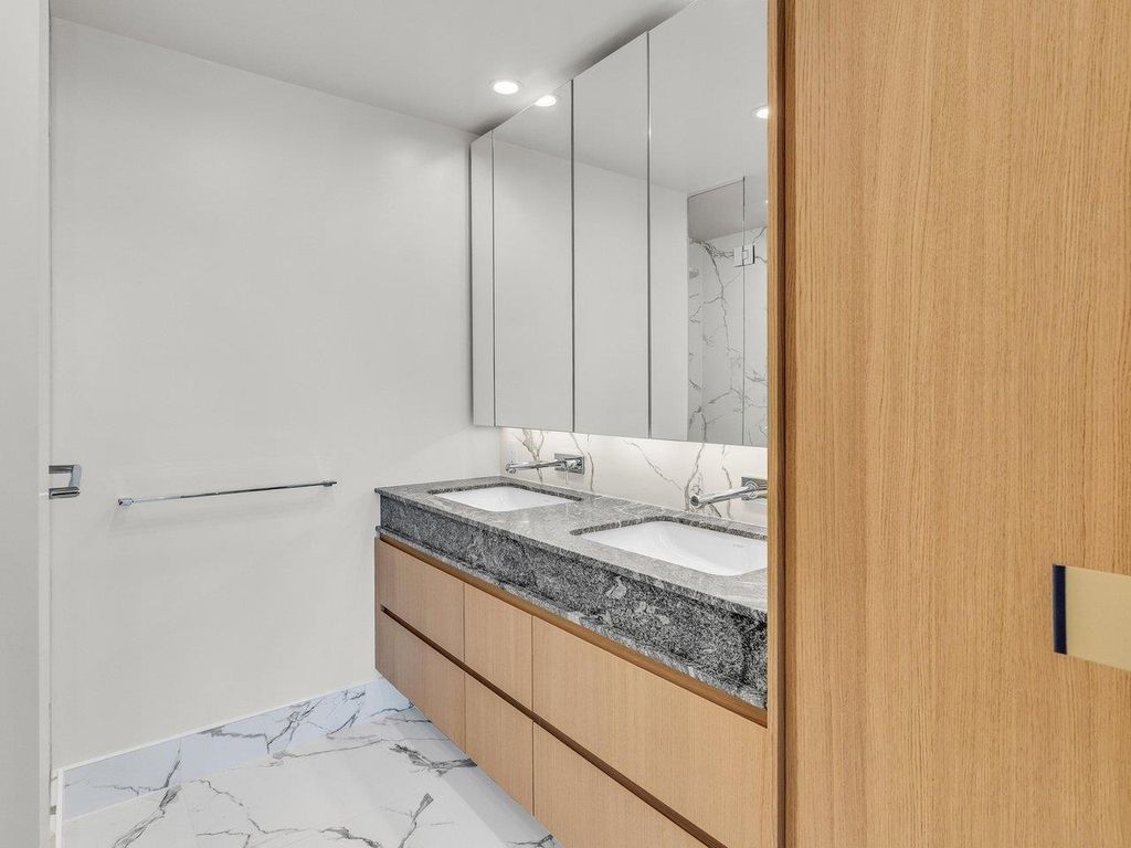 listing image 1104626577609860627
