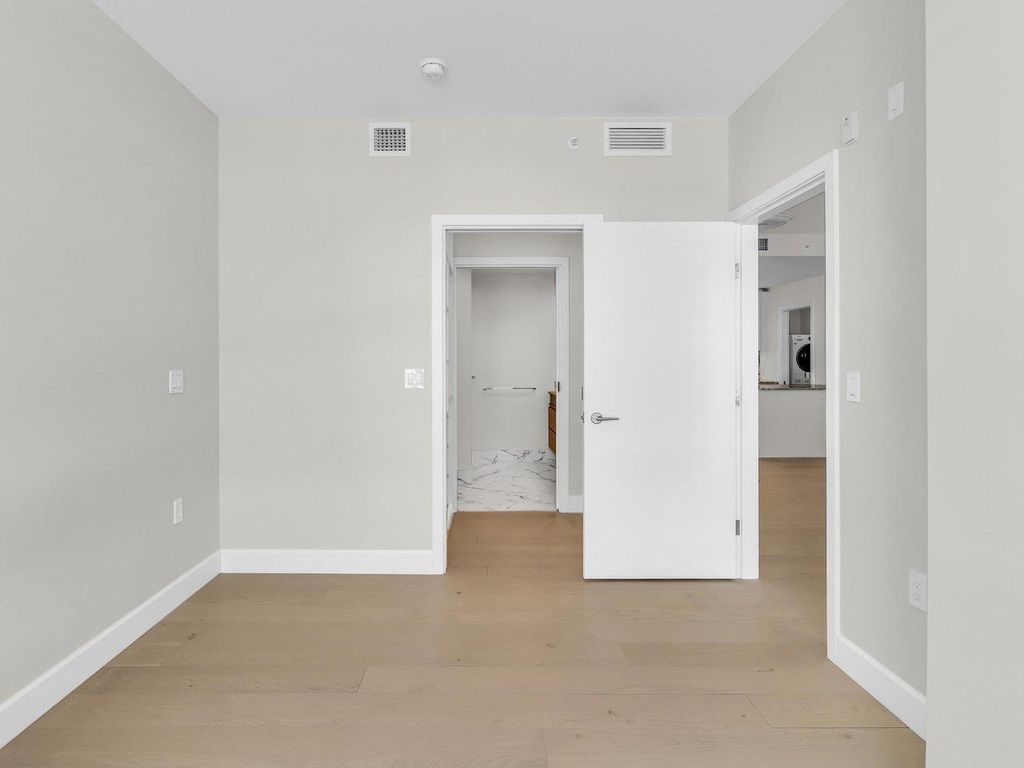 listing image 1108006335475793583