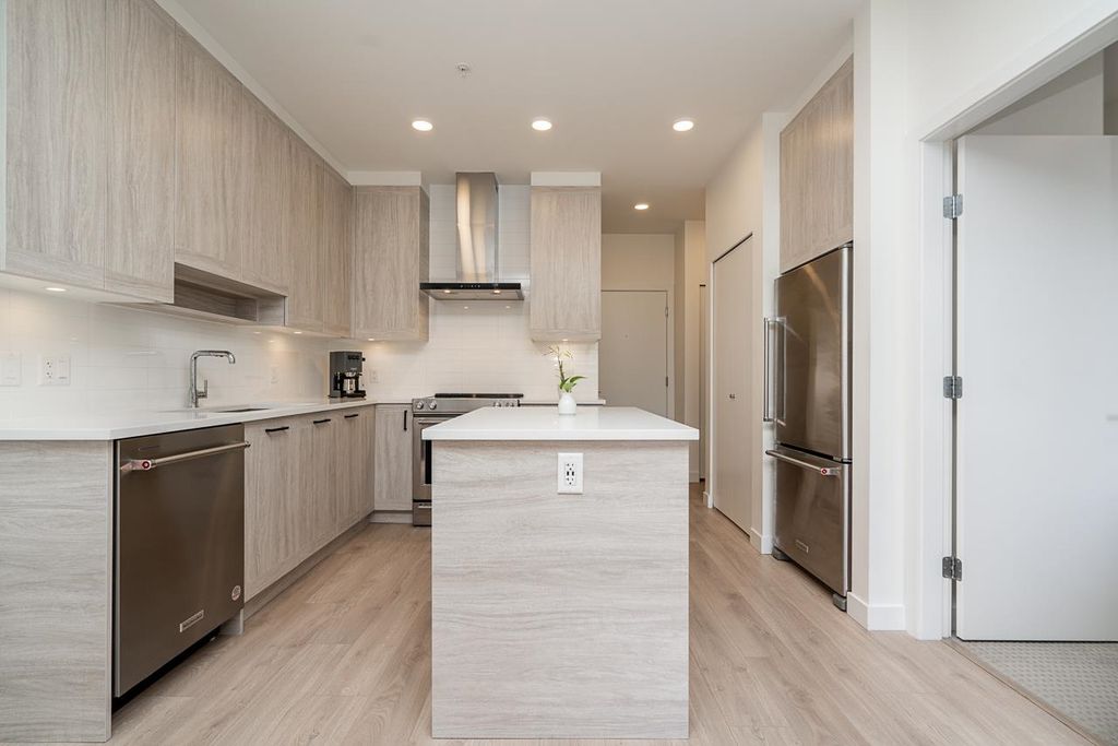 listing image 1102275180048079000