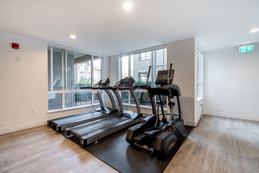 listing image 1102419800821878567
