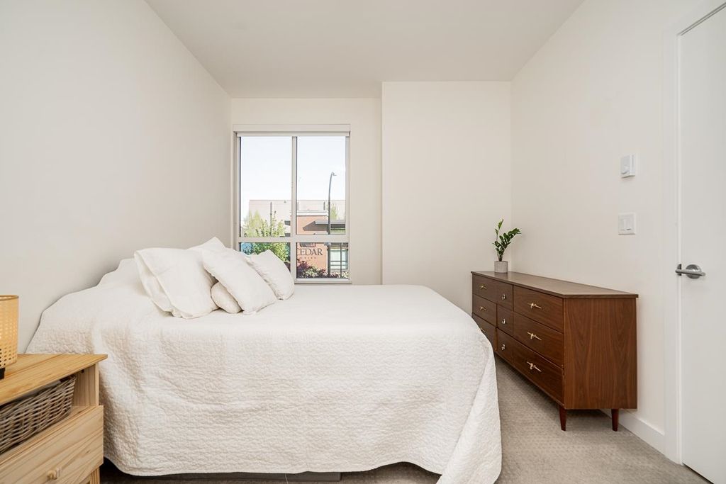 listing image 1100385890143272157