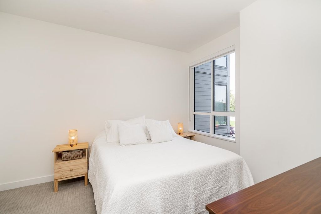listing image 1102808317283168584