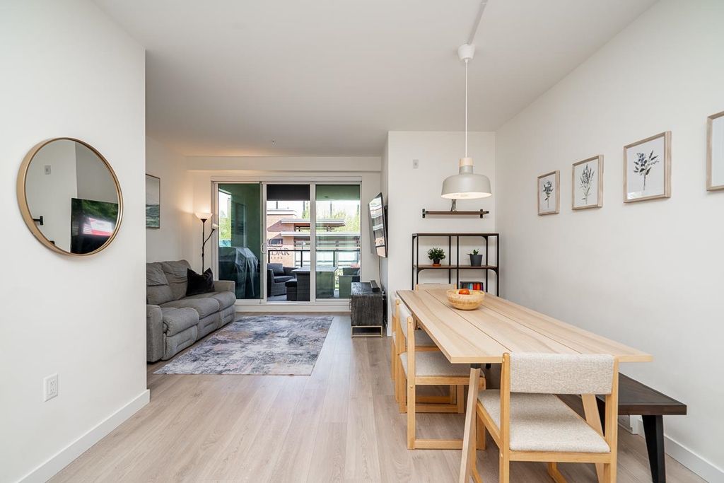 listing image 1100550022495412732