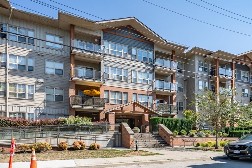 Photo of 20219 54a Avenue #403, Langley, BC V3A 0C7 (MLS # R3145947)