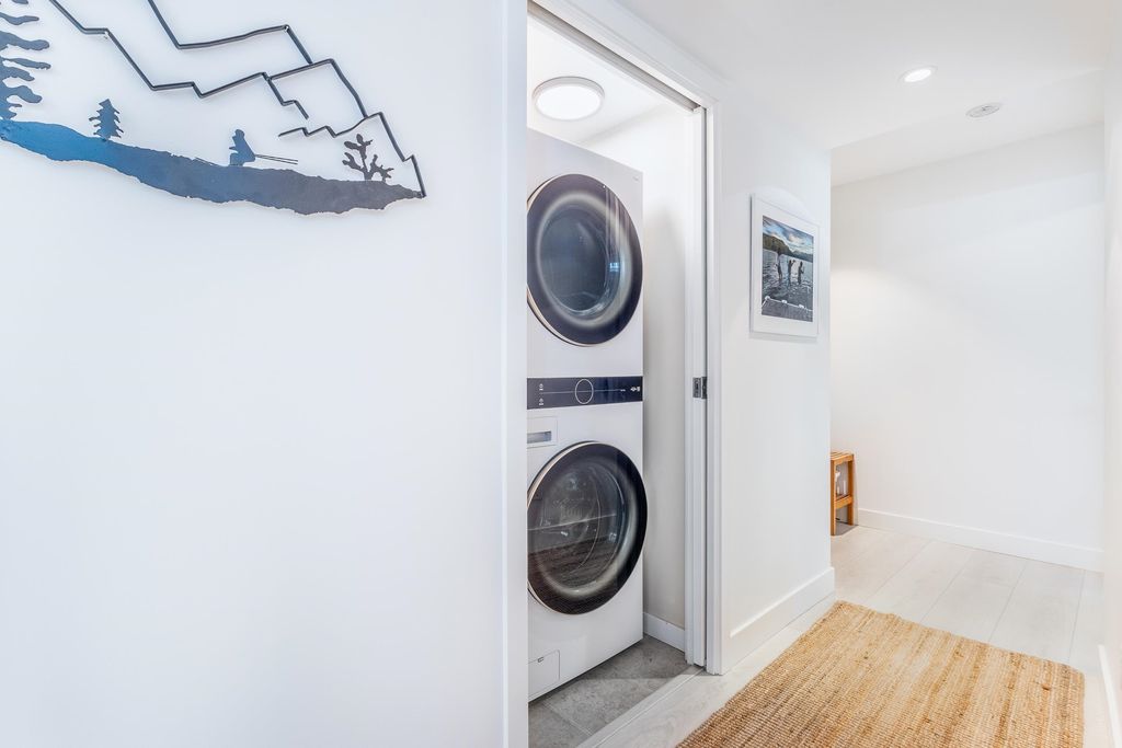 listing image 1106115398762812746