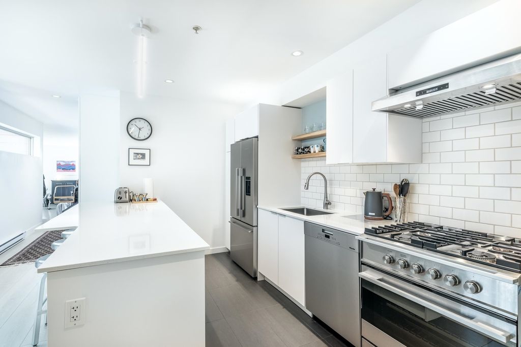listing image 1105978323875705821