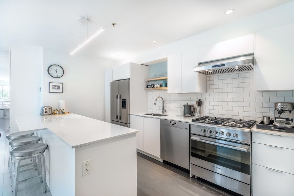 listing image 1101374515985697946