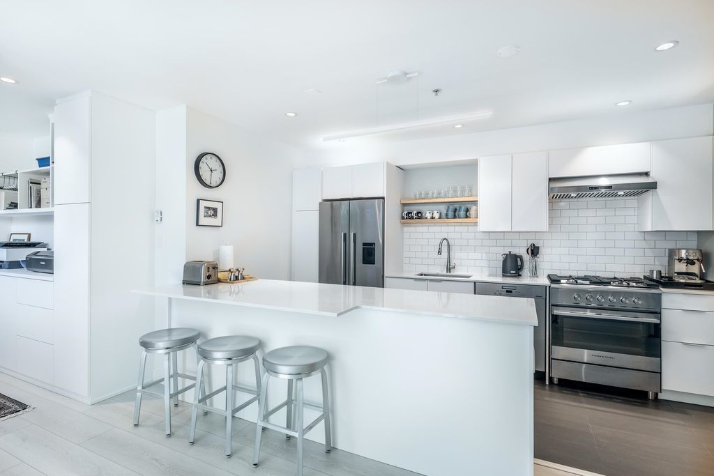 listing image 1100836174387972831