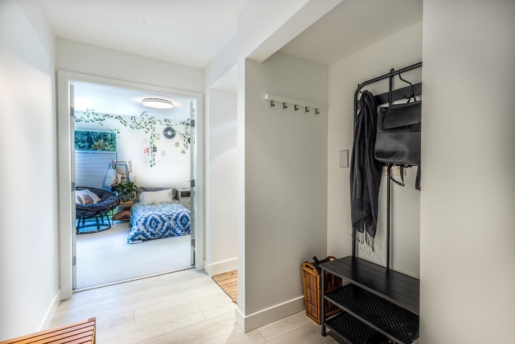 listing image 1100842075204932486