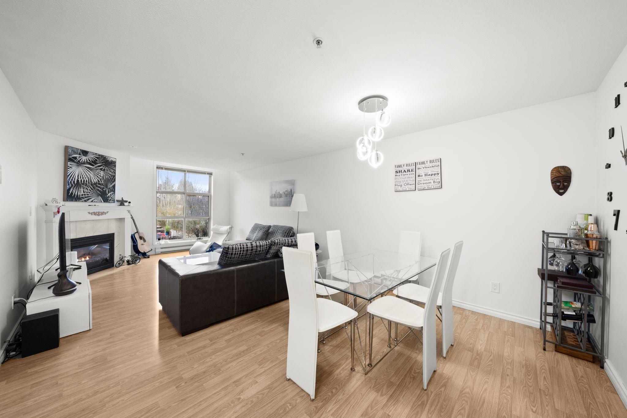 2378 Rindall Avenue 25