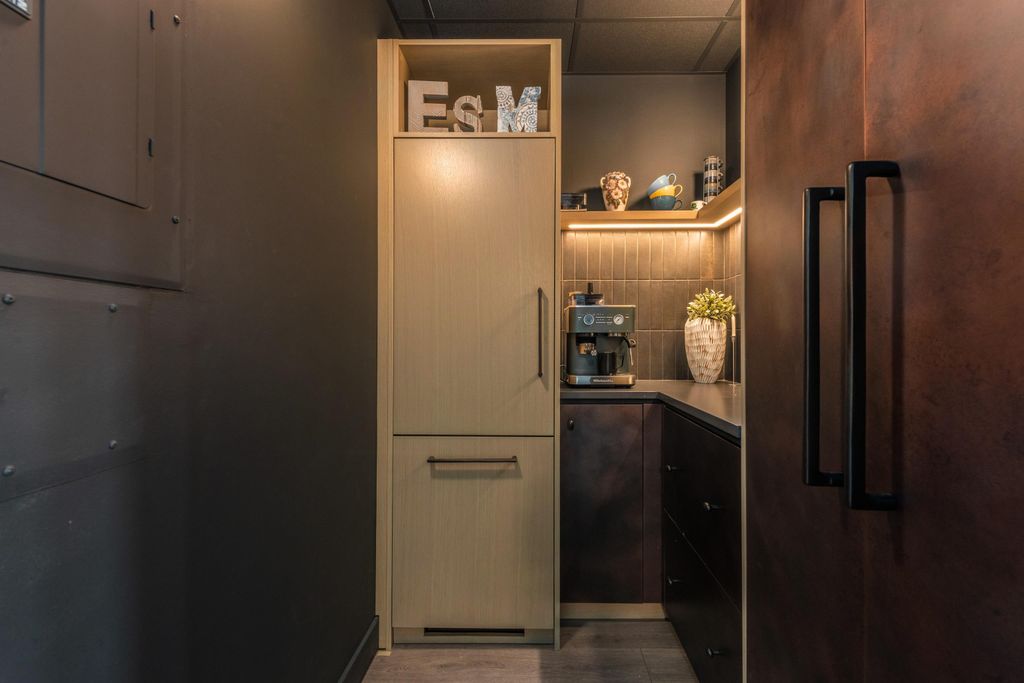 listing image 1107290628793500801