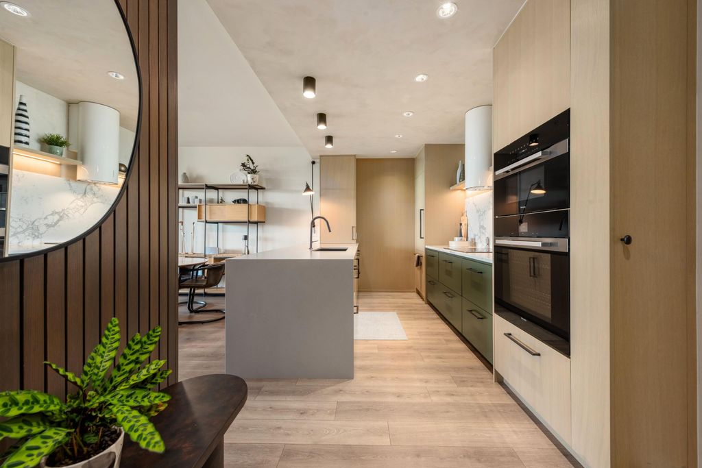 listing image 1101229516102220936