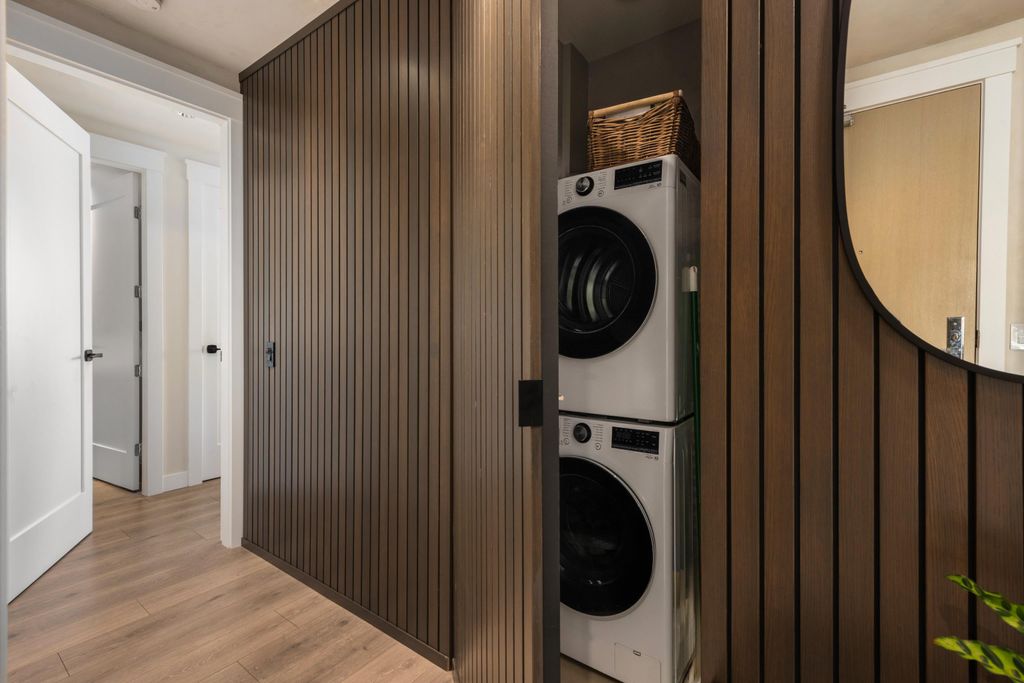 listing image 1104876336556576351