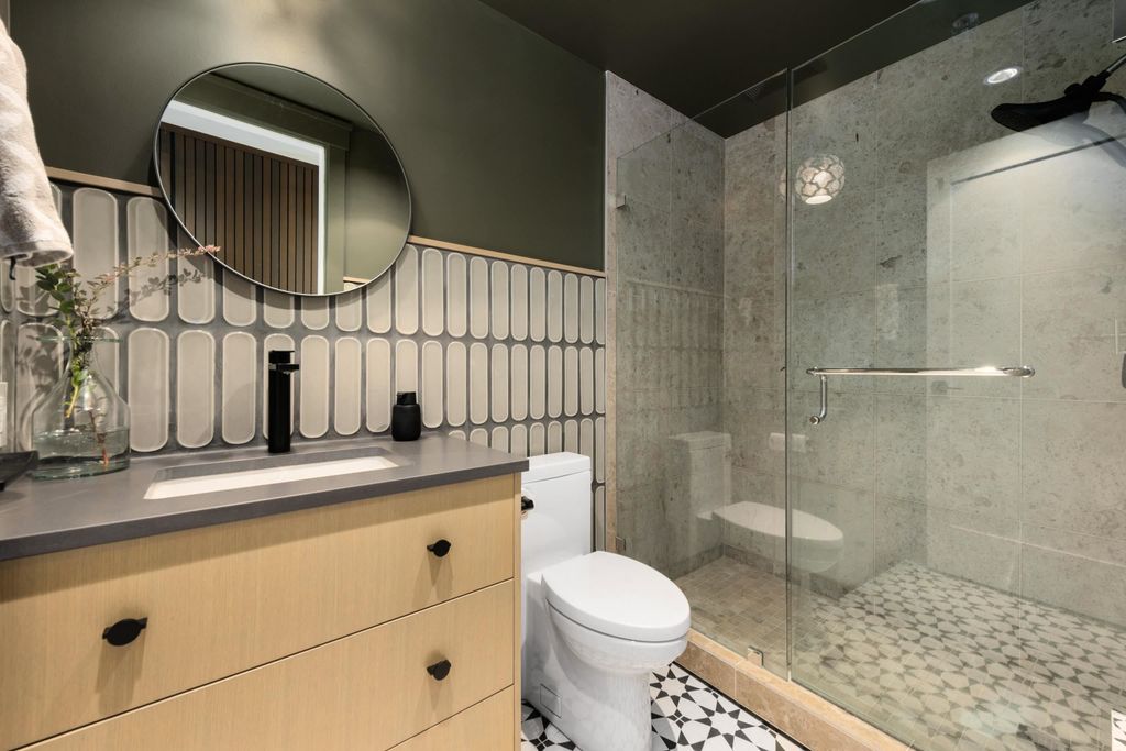 listing image 1103384629738645638