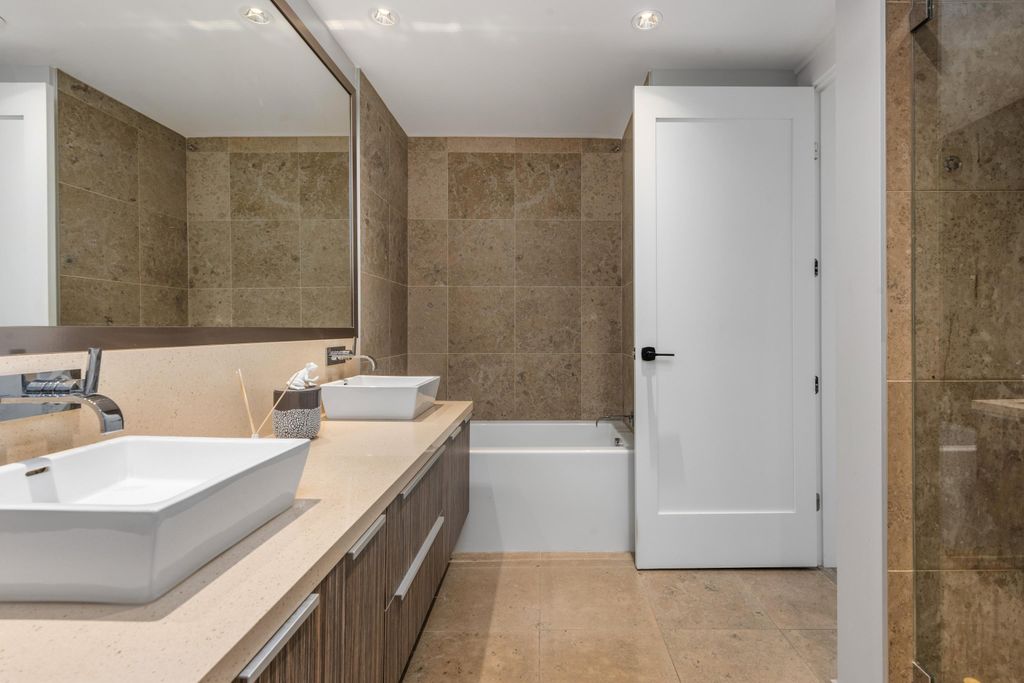 listing image 1100365060717776354