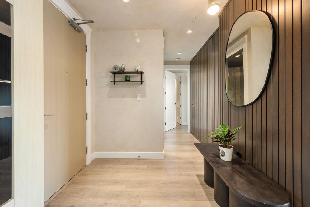 listing image 1109569229405432798