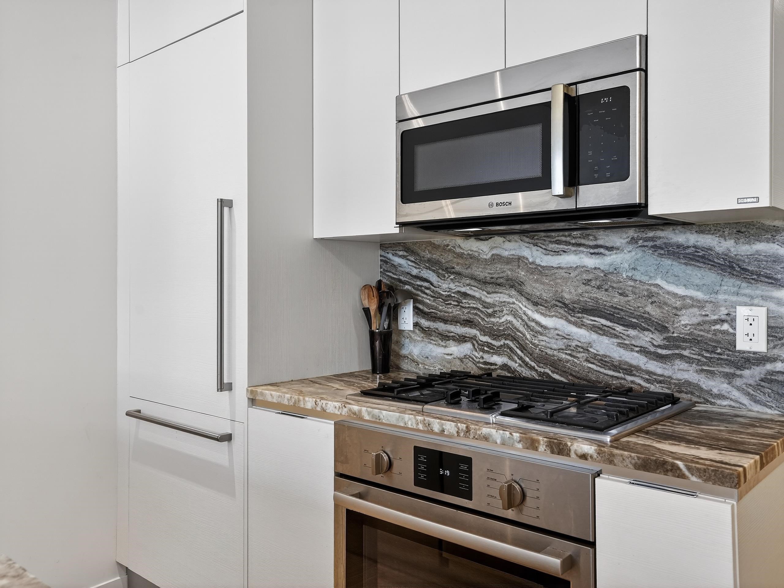 2565 Maple Street 301