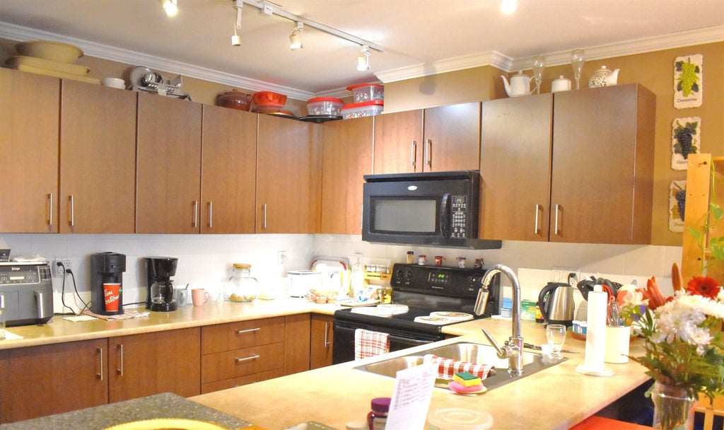 Photo of 45559 Yale Road #402, Chilliwack, BC V2P 0B1 (MLS # R3171294)