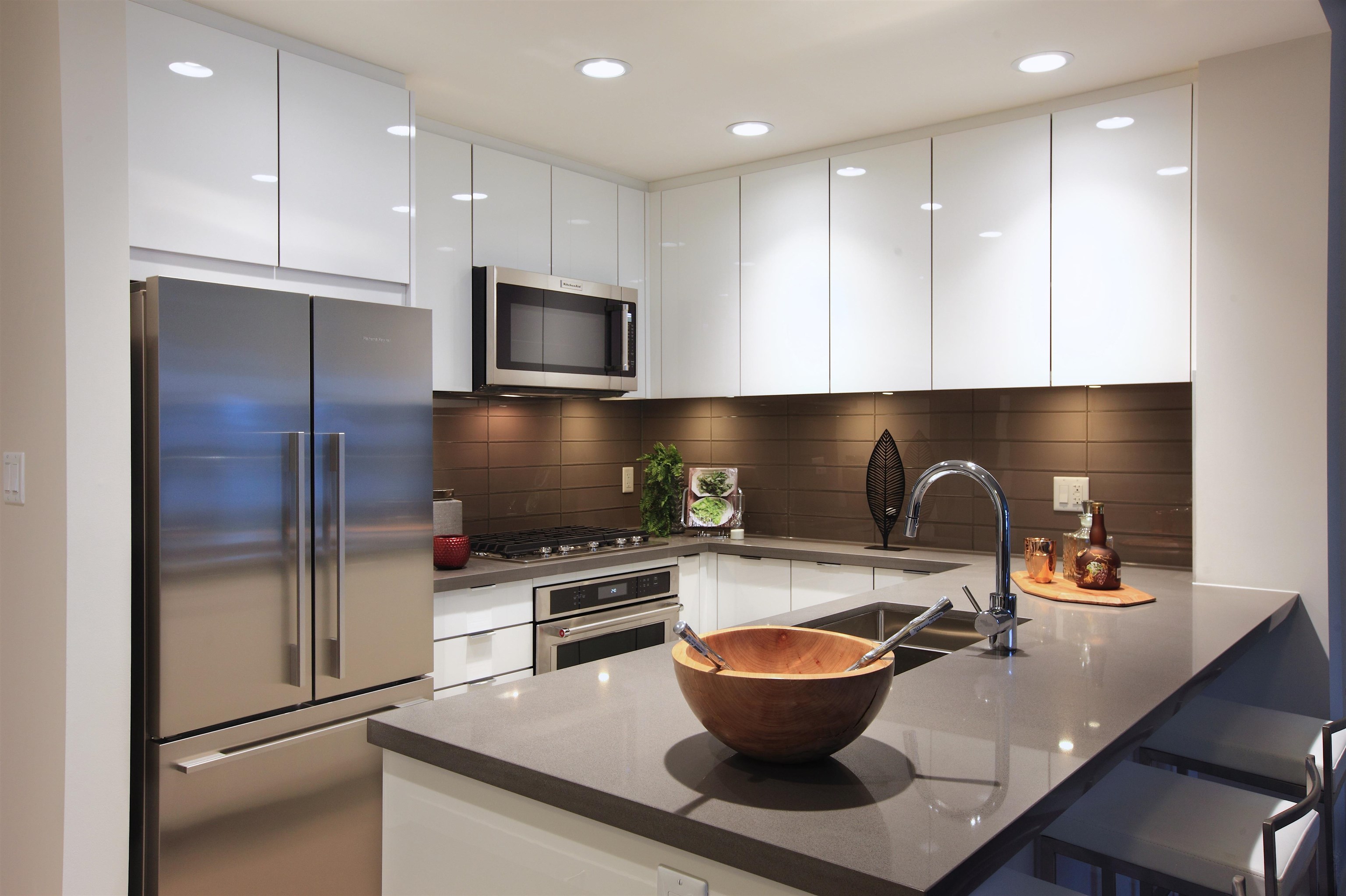 255 W 1st Street 319