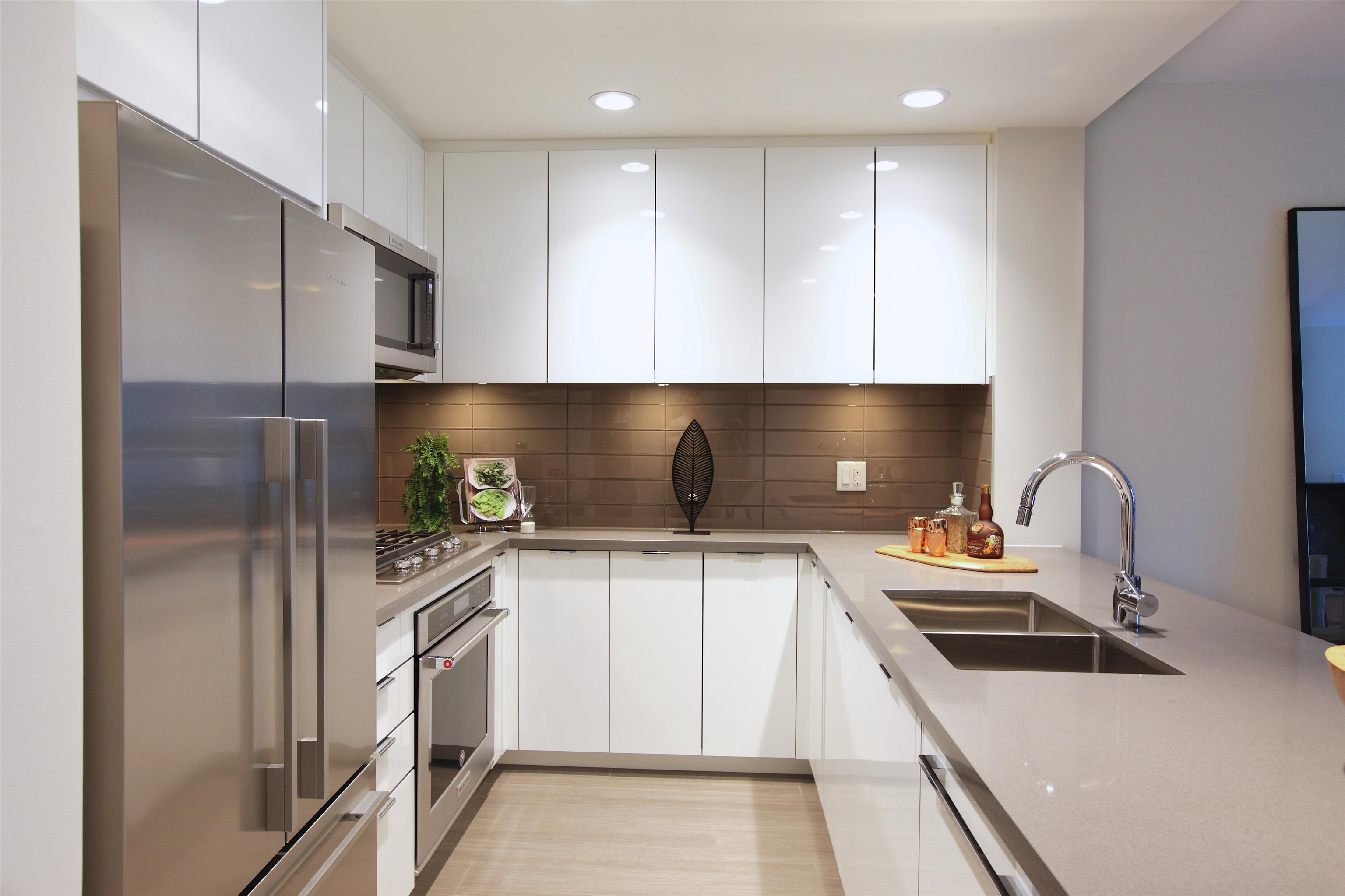 255 W 1st Street 319