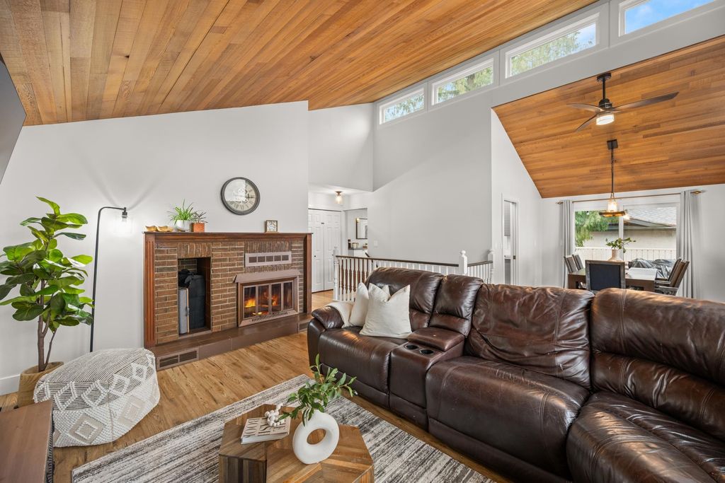 Photo of 2862 Mcbride Street, Abbotsford, BC V3G 1G9 (MLS # R3096032)