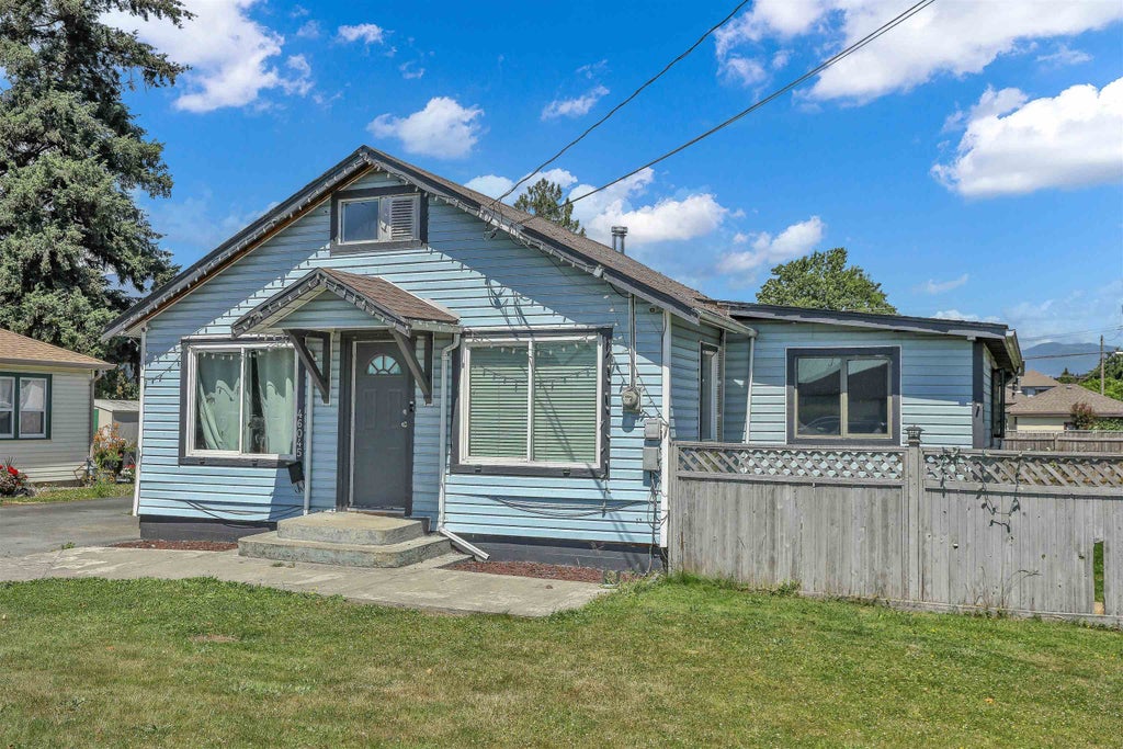 Photo of 46045 Fifth Avenue, Chilliwack, BC V2P 1M6 (MLS # R3137226)