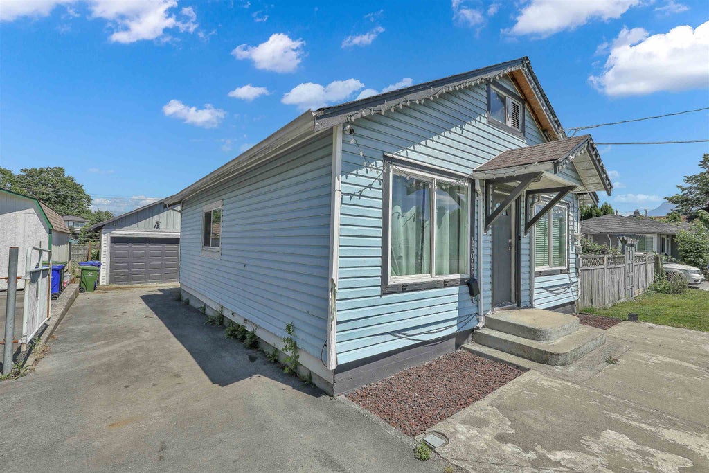 Photo of 46045 Fifth Avenue, Chilliwack, BC V2P 1M6 (MLS # R3137226)