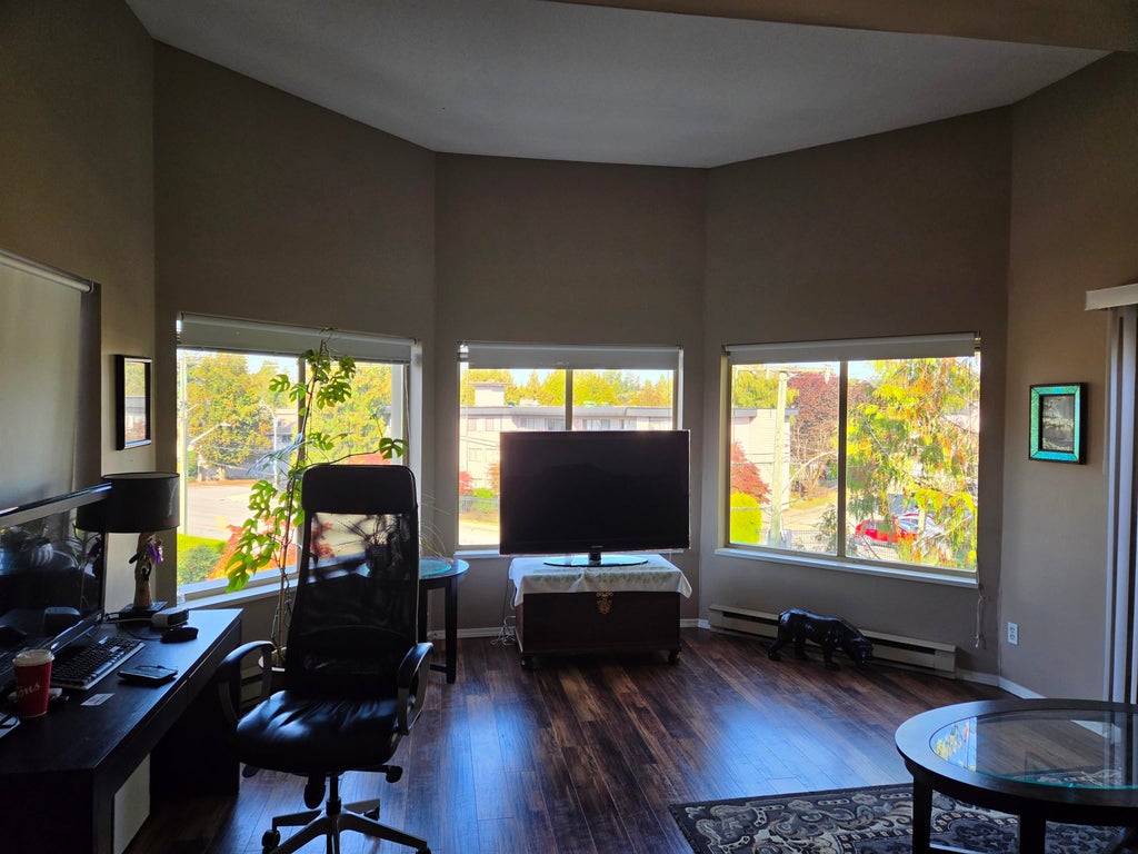 Photo of 20140 56 Avenue #301, Langley, BC V3A 3Y4 (MLS # R3173127)