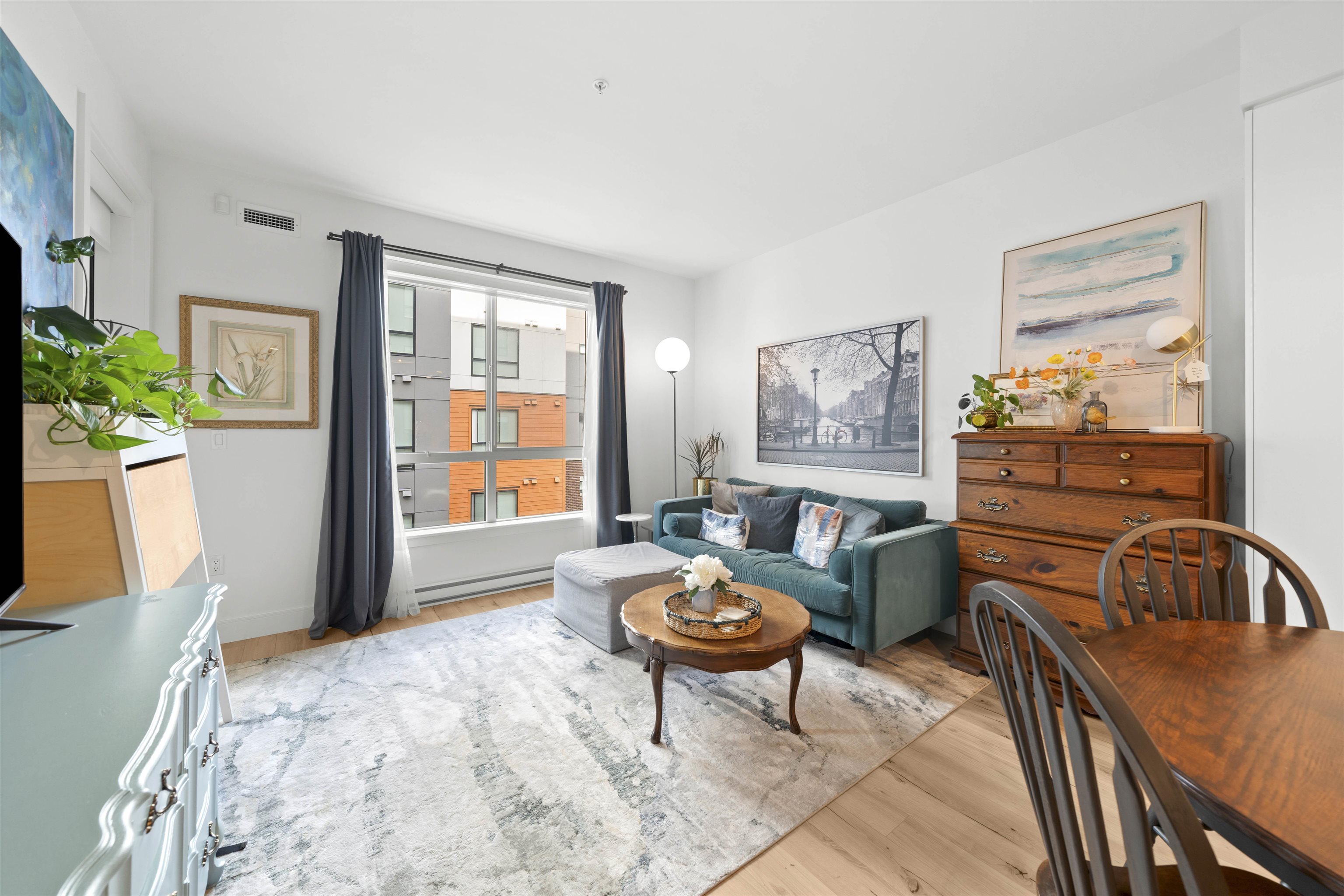 3131 Murray Street 422