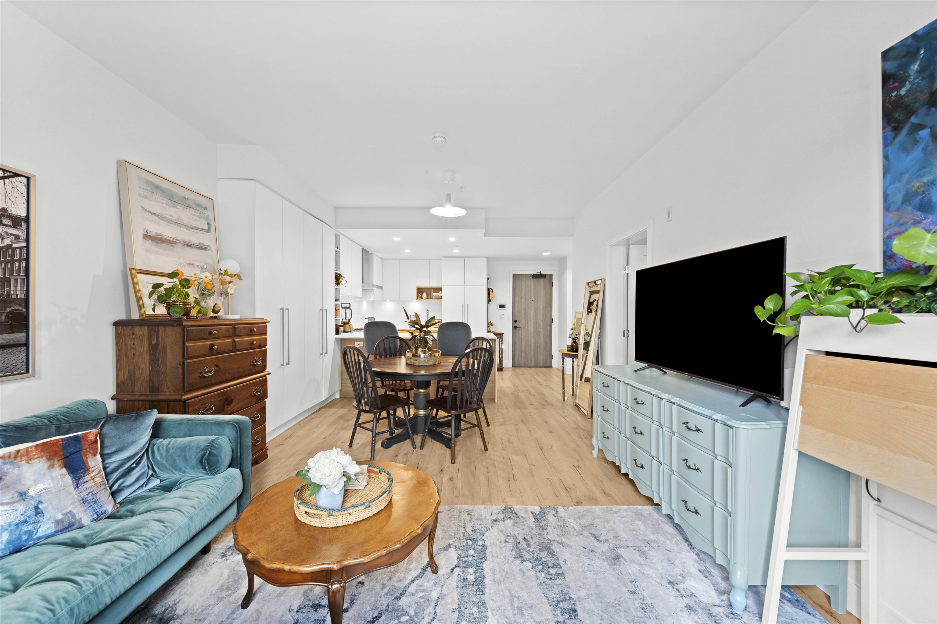 3131 Murray Street 422